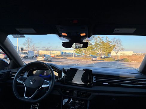 Used 2025 Volkswagen Jetta Sport image 31