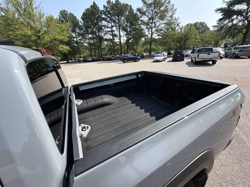 Used 2025 Nissan Frontier Pro-X w/ Pro Convenience Package RWD image 25
