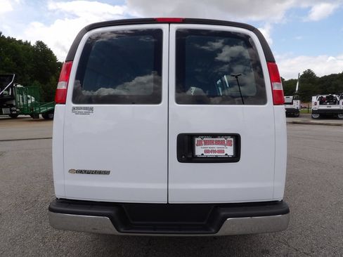 Used 2025 Chevrolet Express 2500 w/ Driver Convenience Package RWD image 6