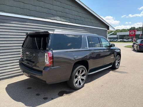 Used 2017 GMC Yukon XL SLE w/ Convenience Package AWD/4WD image 9