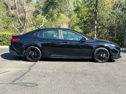 Used 2025 Toyota Camry SE w/ Convenience Package FWD image 4