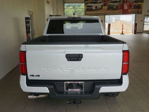 Used 2025 Toyota Tacoma TRD Sport AWD/4WD image 15
