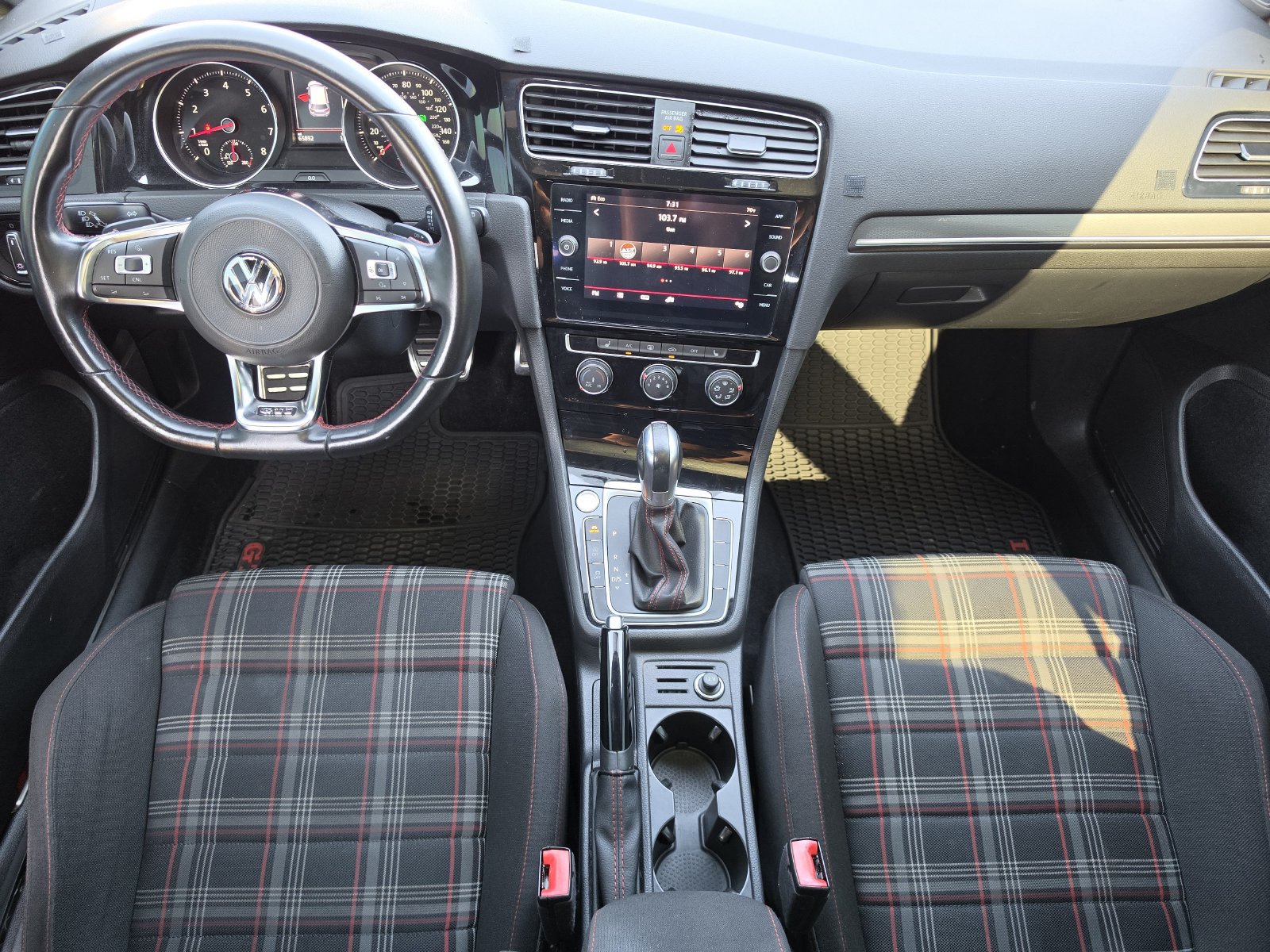 Used 2018 Volkswagen GTI SE FWD image 10