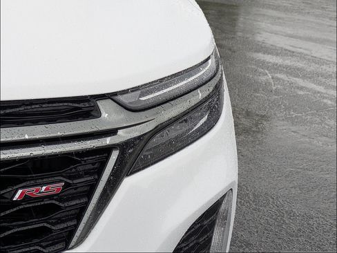 Used 2022 Chevrolet Equinox RS w/ Infotainment Package FWD image 9