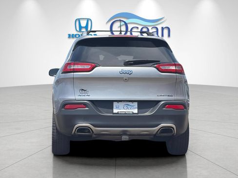 Used 2017 Jeep Cherokee Limited AWD/4WD image 4