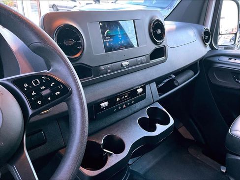 Used 2024 Mercedes-Benz Sprinter 2500 image 18