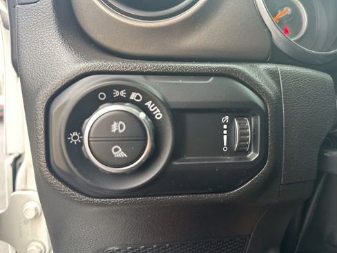 Used 2023 Jeep Gladiator Sport image 23