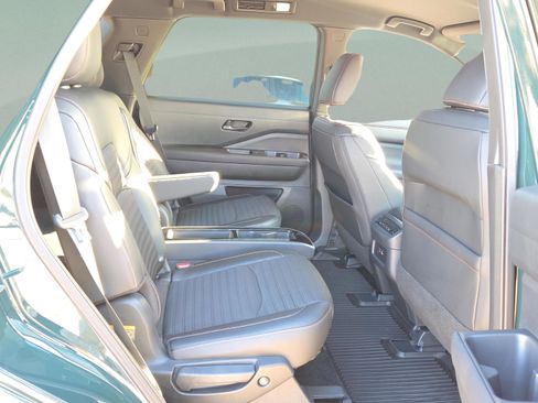 Used 2025 Nissan Pathfinder Rock Creek image 18