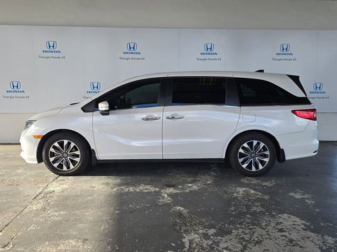 Used 2023 Honda Odyssey EX-L image 3