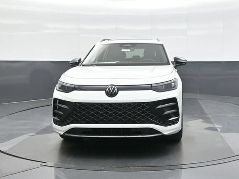 New 2026 Volkswagen Tiguan SE R-Line FWD image 2