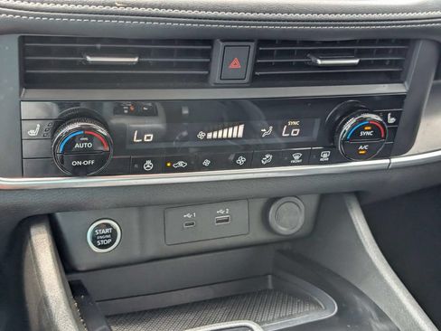 Used 2023 Nissan Rogue SV w/ SV Premium B Package FWD image 23