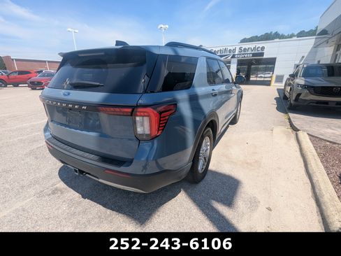 Used 2025 Ford Explorer Active w/ Active Comfort Package RWD image 5