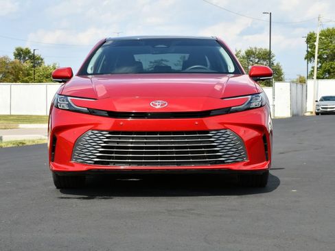 Used 2025 Toyota Camry XLE w/ Premium Plus Package AWD/4WD image 2