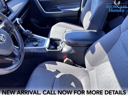 Used 2021 Toyota RAV4 XLE AWD/4WD image 9