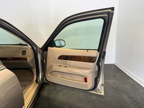 Used 2004 Mercury Grand Marquis GS RWD image 16