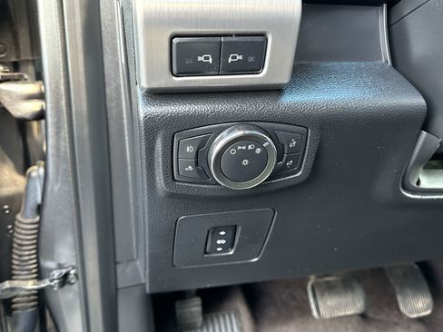 Used 2016 Ford F150 Platinum w/ Equipment Group 701A Luxury image 28