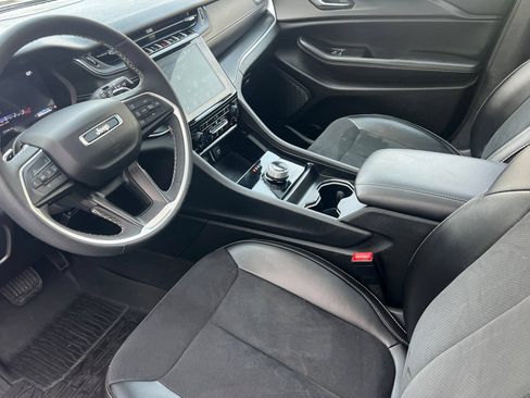 Used 2024 Jeep Grand Cherokee Altitude AWD/4WD image 7