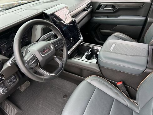 Used 2025 GMC Yukon XL AT4 w/ AT4 Premium Plus Package AWD/4WD image 10