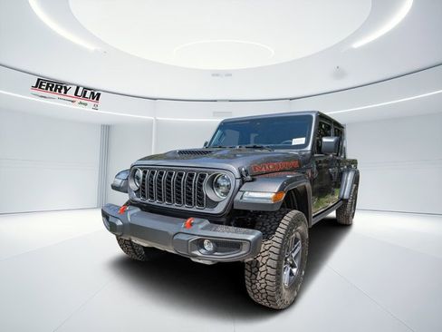 New 2025 Jeep Gladiator Mojave w/ Convenience Group image 6