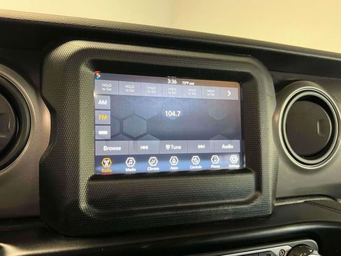 Used 2022 Jeep Gladiator Willys image 26