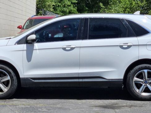 Used 2019 Ford Edge SEL w/ Equipment Group 201A FWD image 2