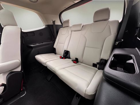 Used 2025 Kia Telluride SX w/ SX Captain's Chair Package FWD image 27