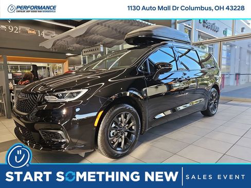 New 2025 Chrysler Pacifica Select w/ Fav Edition Package image 3