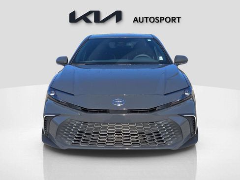 Used 2025 Toyota Camry SE image 2