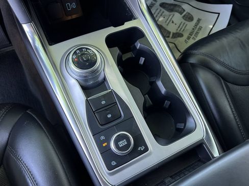 Used 2023 Ford Explorer Platinum w/ Technology Package AWD/4WD image 19