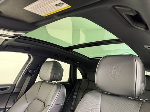 Used 2026 Porsche Macan AWD/4WD image 19
