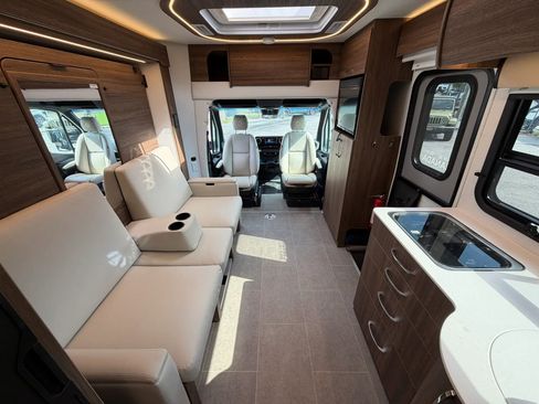 Used 2024 Mercedes-Benz Sprinter 3500 image 46