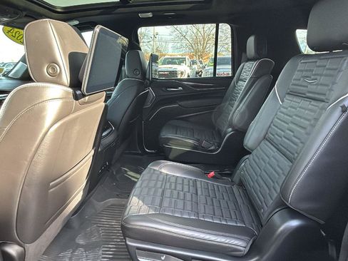 Certified 2024 Cadillac Escalade ESV Premium Luxury Platinum w/ Heavy-Duty Trailer Package image 30