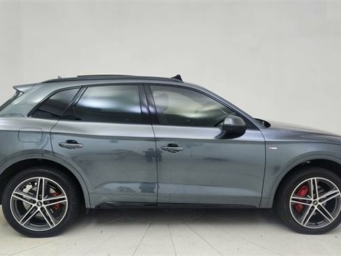 Used 2024 Audi Q5 e Prestige w/ Prestige Package image 6