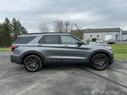 New 2026 Ford Explorer ST-Line w/ ST-Line Street Pack AWD/4WD image 4