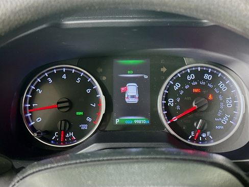 Used 2020 Toyota RAV4 XLE w/ Convenience Package FWD image 19