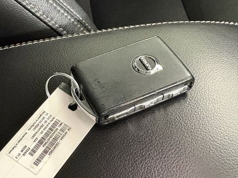 Used 2024 Volvo XC40 B5 Core image 43