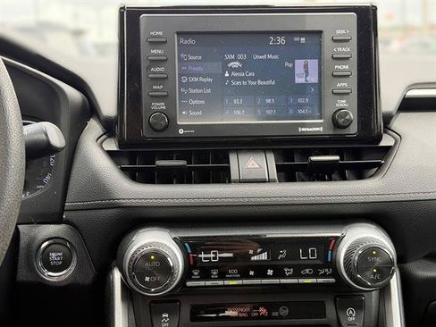 Used 2022 Toyota RAV4 XLE w/ Convenience Package FWD image 11