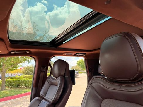 Used 2019 Lincoln Navigator Black Label w/ Cargo Package AWD/4WD image 12