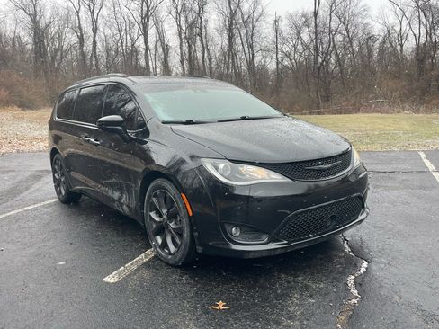 Used 2019 Chrysler Pacifica Touring-L Plus w/ Advanced Safetytec Group image 1