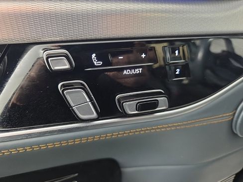 Used 2022 Jeep Grand Wagoneer Series III image 14