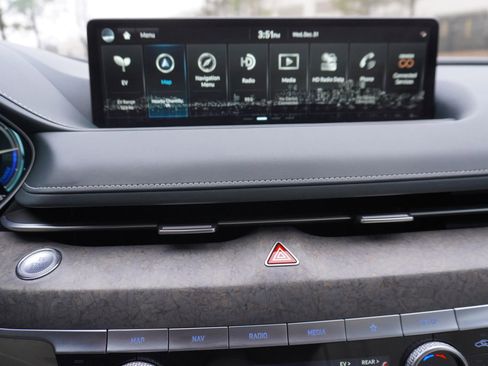 Used 2023 Genesis G80 image 15