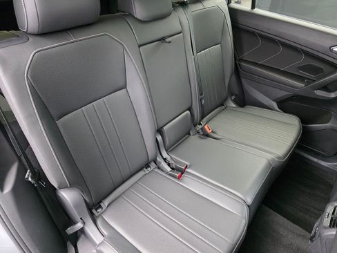 Used 2023 Volkswagen Tiguan SE w/ Panoramic Sunroof Package FWD image 26
