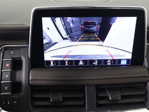 Used 2021 GMC Yukon SLT w/ SLT Premium Package image 17