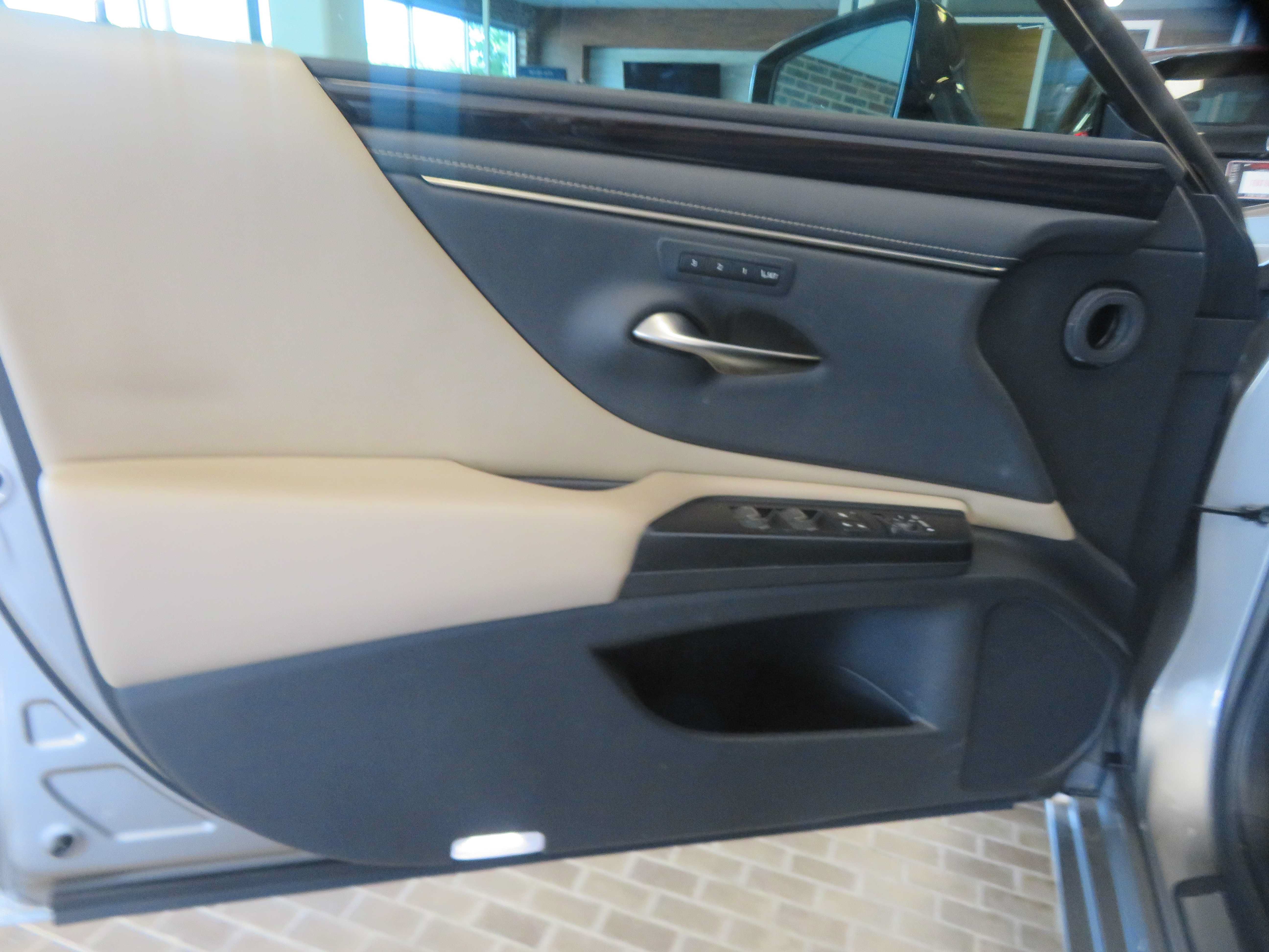 Used 2021 Lexus ES 350 w/ Premium Package FWD image 13