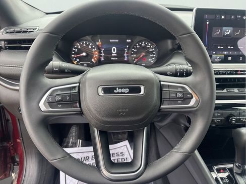 Used 2022 Jeep Compass Latitude AWD/4WD image 12