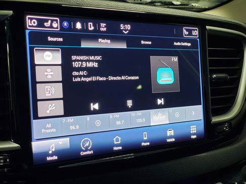 Used 2024 Chrysler Pacifica Touring-L FWD image 30