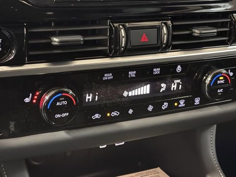 New 2025 Nissan Pathfinder SL image 22