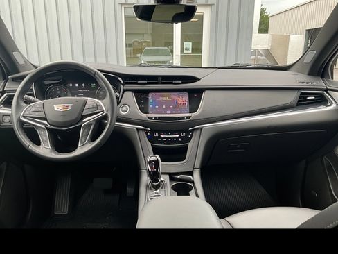Certified 2025 Cadillac XT5 Premium Luxury w/ Technology Package AWD/4WD image 4