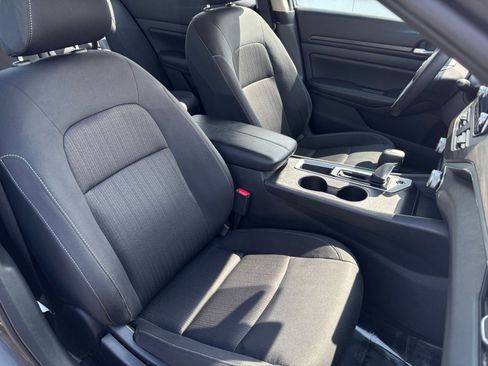 Used 2025 Nissan Altima 2.5 SV FWD image 36