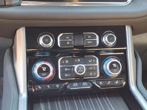 Used 2024 GMC Yukon Denali w/ Denali Reserve Package image 15